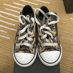 Converse all star low top sz 10